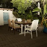 Esclusiva Con Piscina E Parco Privato Da 1200 Mq Cinque Minuti A Piedi Dalle Spiagge Di Villa