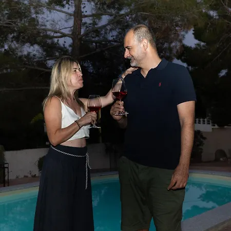 Esclusiva Con Piscina E Parco Privato Da 1200 Mq Cinque Minuti A Piedi Dalle Spiagge Di Villa Torre delle Stelle