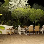Esclusiva Con Piscina E Parco Privato Da 1200 Mq Cinque Minuti A Piedi Dalle Spiagge Di Villa *