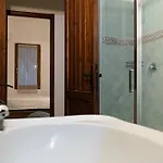 Esclusiva Con Piscina E Parco Privato Da 1200 Mq Cinque Minuti A Piedi Dalle Spiagge Di * Torre delle Stelle