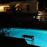 Esclusiva Con Piscina E Parco Privato Da 1200 Mq Cinque Minuti A Piedi Dalle Spiagge Di Villa Torre delle Stelle