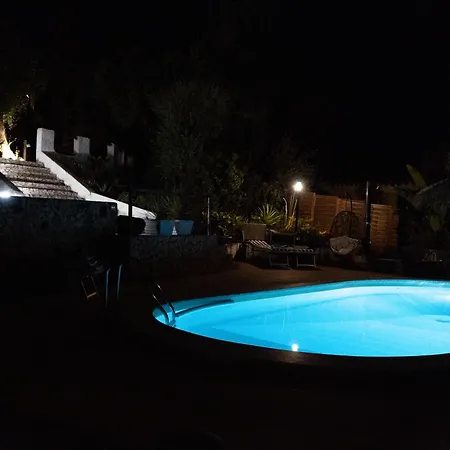 Esclusiva Con Piscina E Parco Privato Da 1200 Mq Cinque Minuti A Piedi Dalle Spiagge Di Βίλα