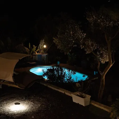Esclusiva Con Piscina E Parco Privato Da 1200 Mq Cinque Minuti A Piedi Dalle Spiagge Di Βίλα *