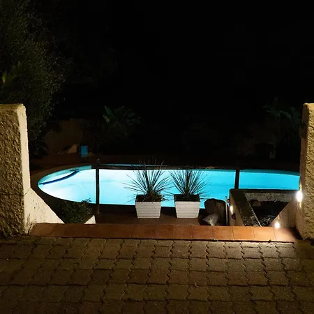 Esclusiva Con Piscina E Parco Privato Da 1200 Mq Cinque Minuti A Piedi Dalle Spiagge Di