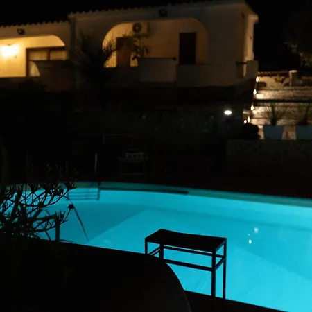 Esclusiva Con Piscina E Parco Privato Da 1200 Mq Cinque Minuti A Piedi Dalle Spiagge Di Βίλα Torre delle Stelle