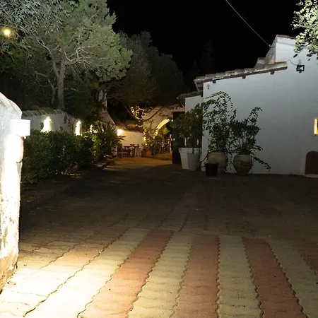 Esclusiva Con Piscina E Parco Privato Da 1200 Mq Cinque Minuti A Piedi Dalle Spiagge Di