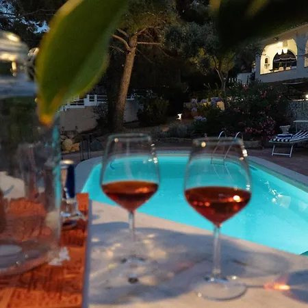 Esclusiva Con Piscina E Parco Privato Da 1200 Mq Cinque Minuti A Piedi Dalle Spiagge Di Βίλα Torre delle Stelle